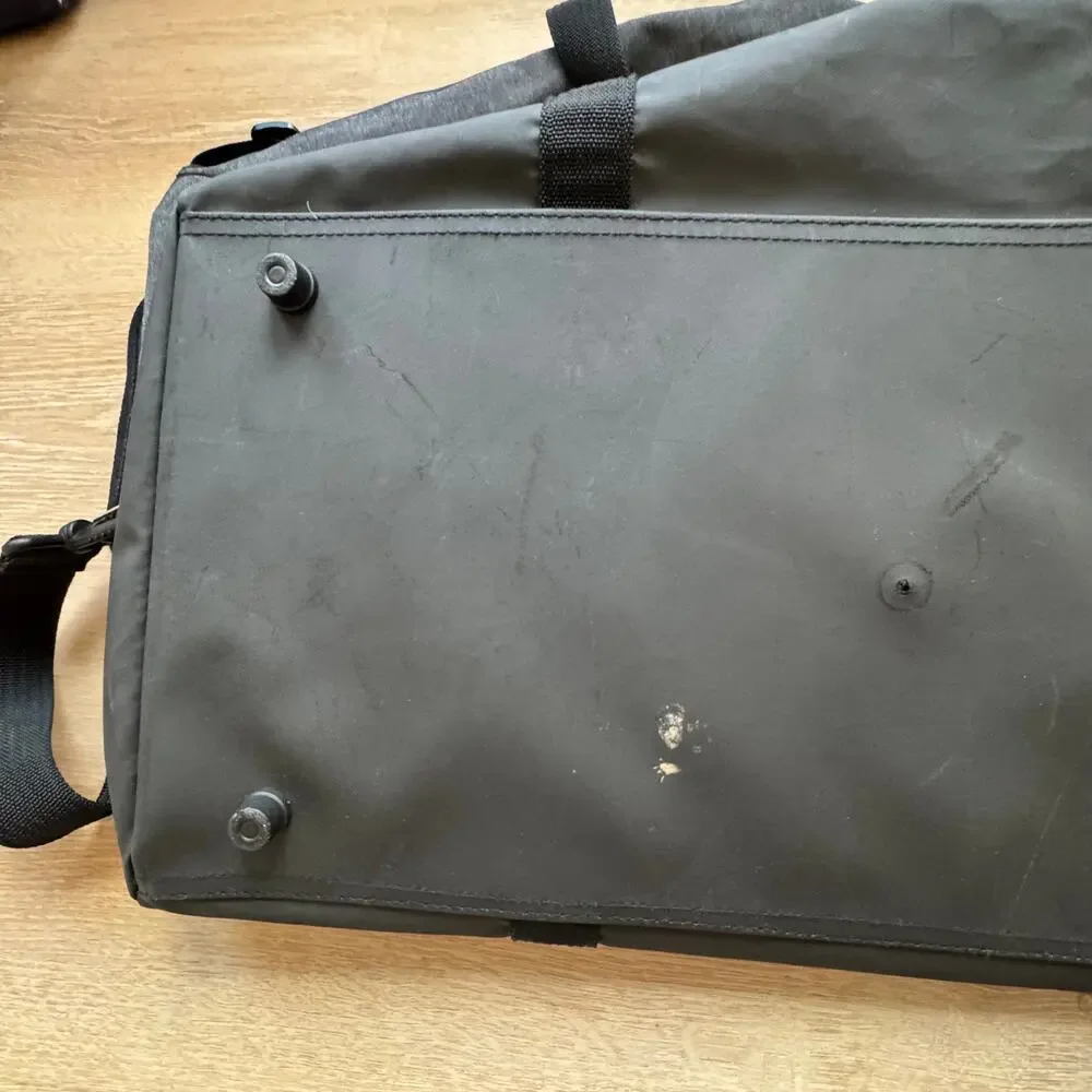 FootJoy Lightweight Travel Duffel Bag - Picture 6 of 9